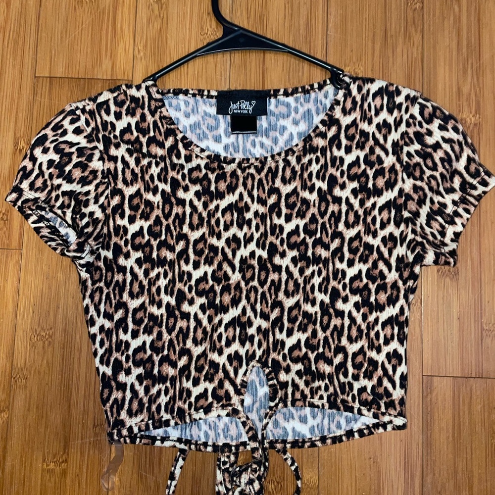 Cropped cheetah print top